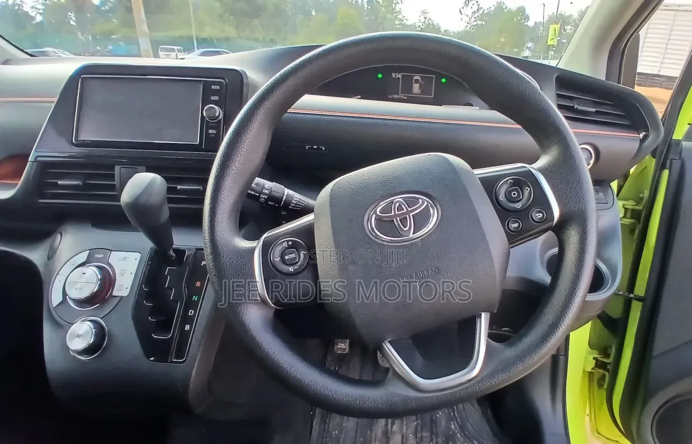 Toyota Sienta 2019 Green