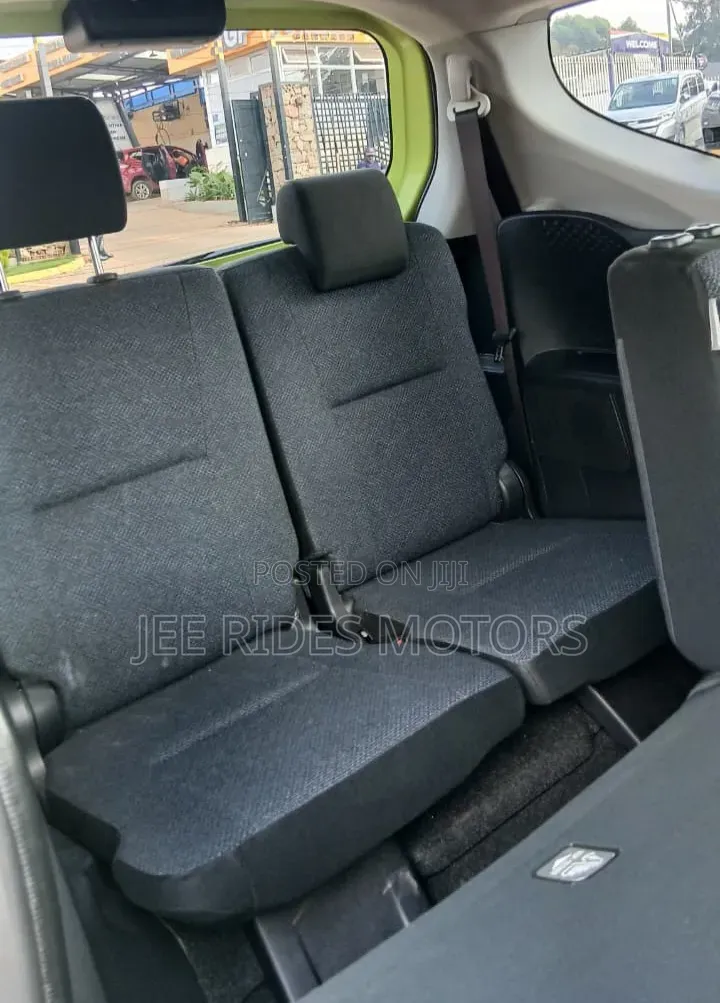 Toyota Sienta 2019 Green