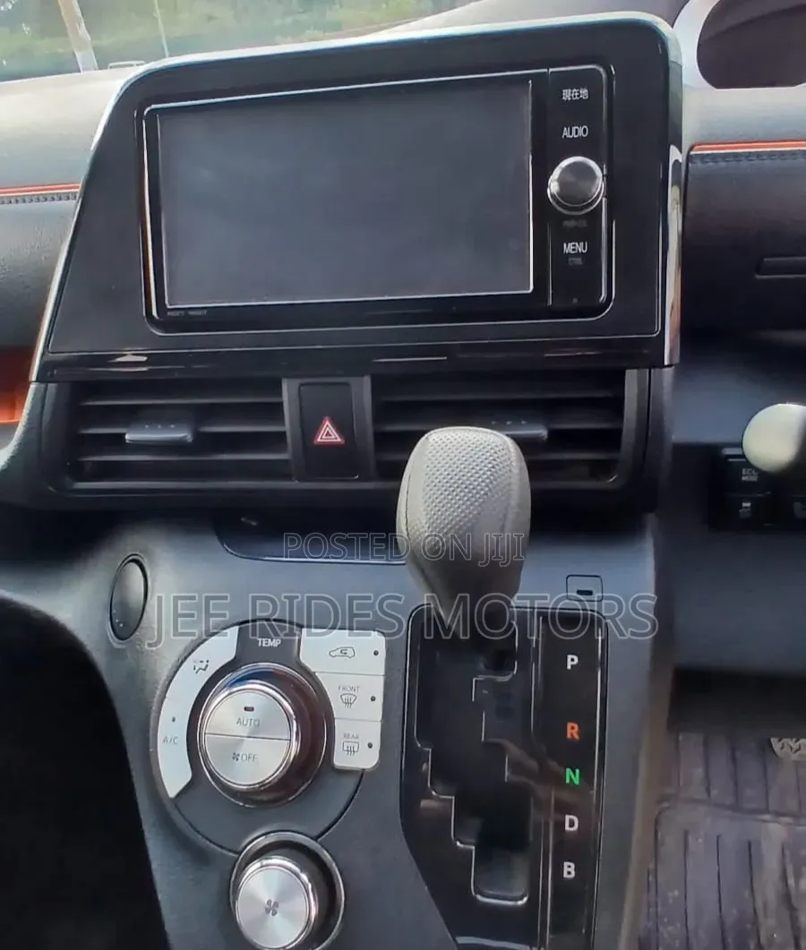 Toyota Sienta 2019 Green