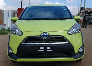 Toyota Sienta 2019 Green