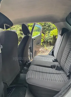 Mazda Demio 2012 Silver