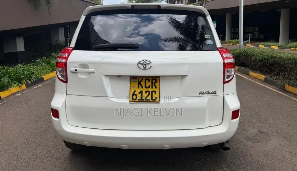 Toyota RAV4 2012 White