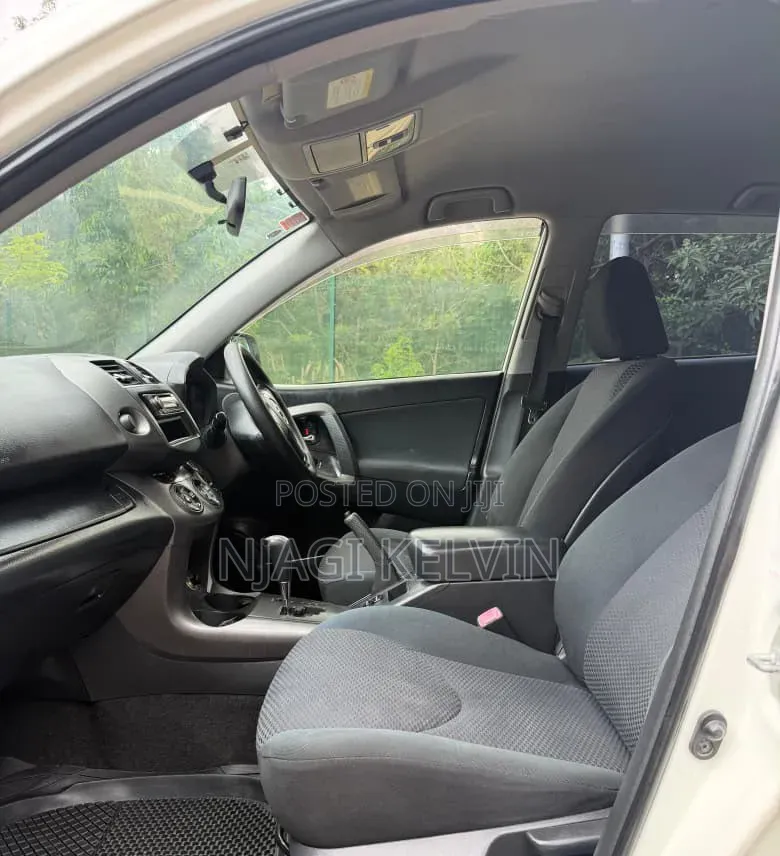 Toyota RAV4 2012 White