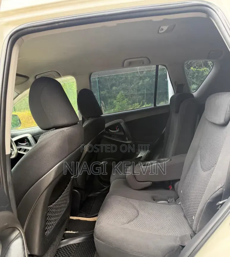 Toyota RAV4 2012 White