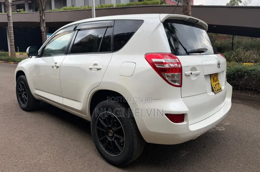 Toyota RAV4 2012 White