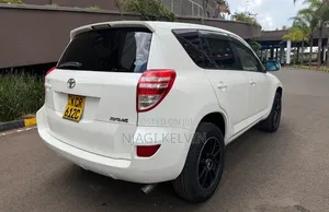 Toyota RAV4 2012 White