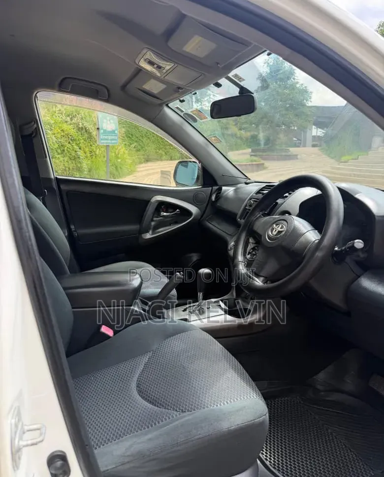 Toyota RAV4 2012 White