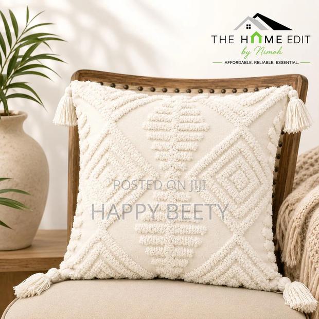 Classy and Elegant Throw Covers - thumbnail 2