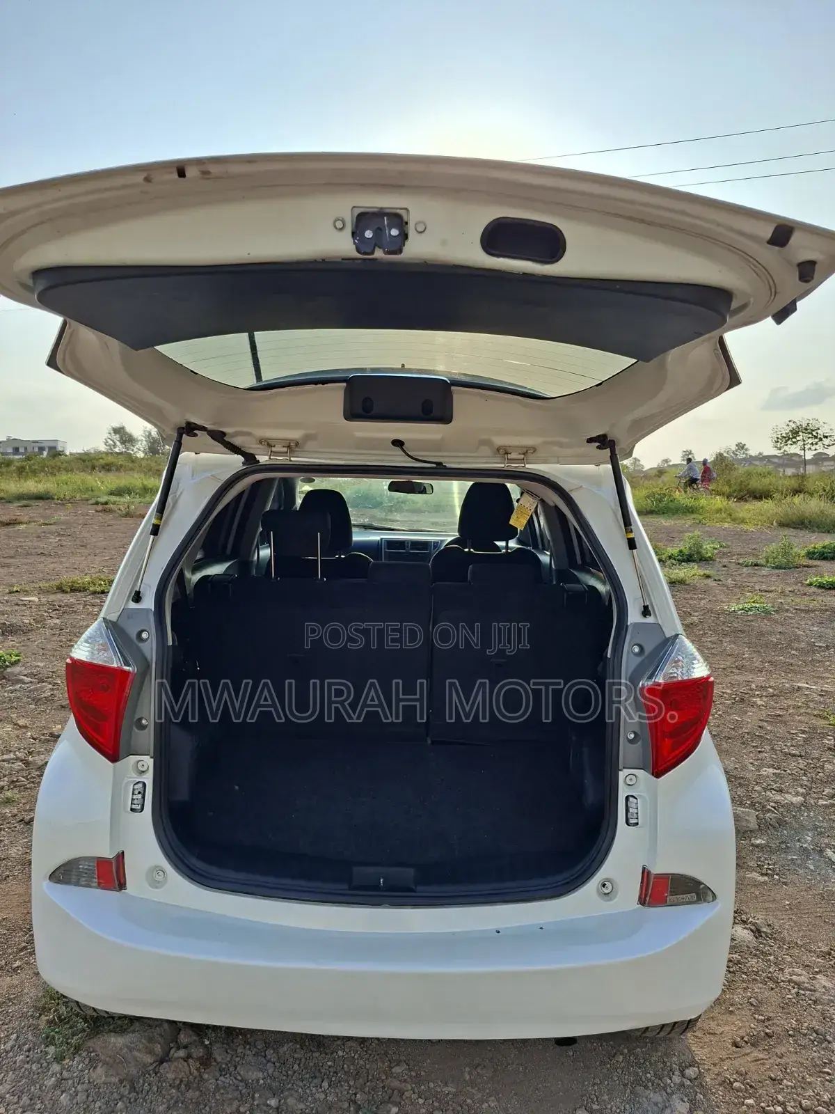 Toyota Ractis 2012 Pearl