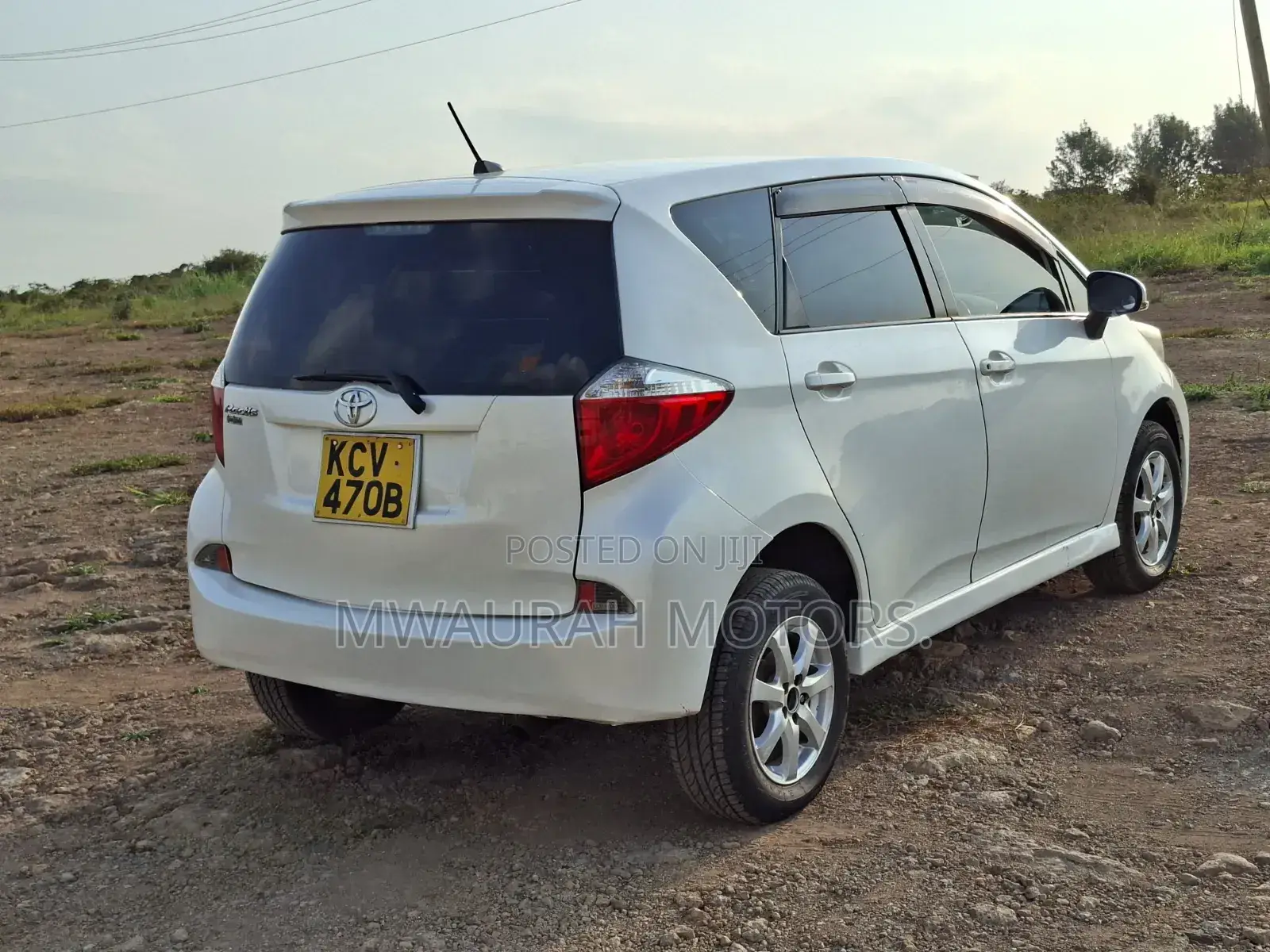 Toyota Ractis 2012 Pearl