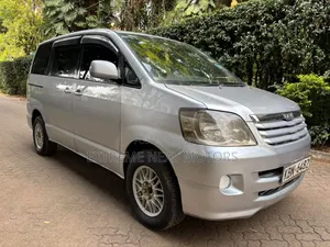 Toyota Noah 2005 Silver