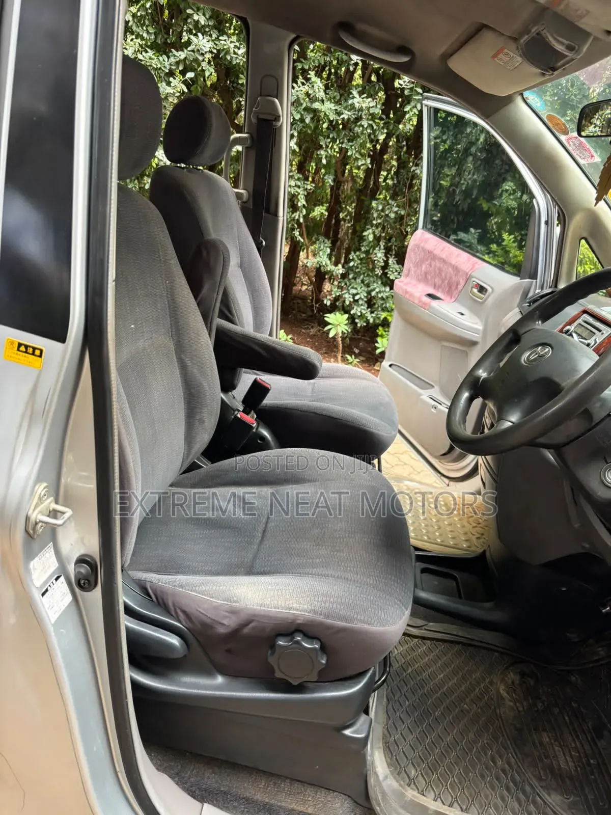 Toyota Noah 2005 Silver