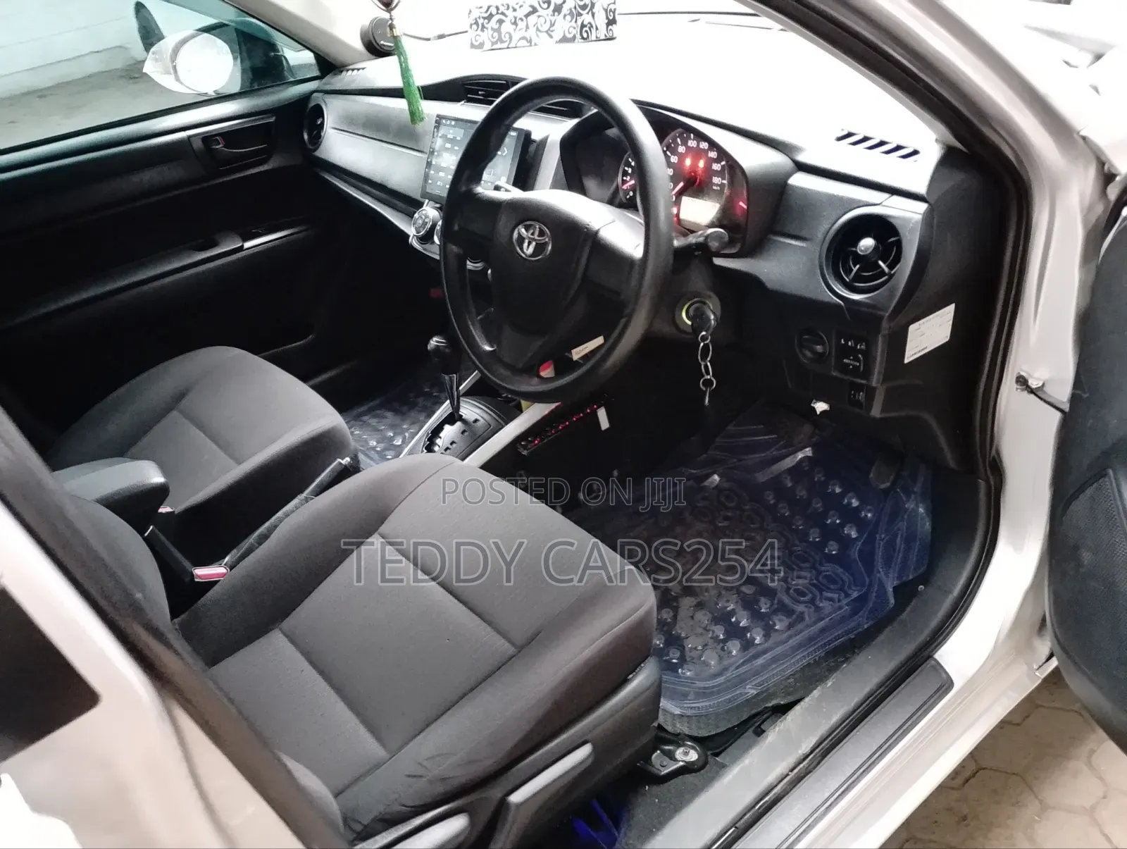 Toyota Corolla Fielder 2016 Silver