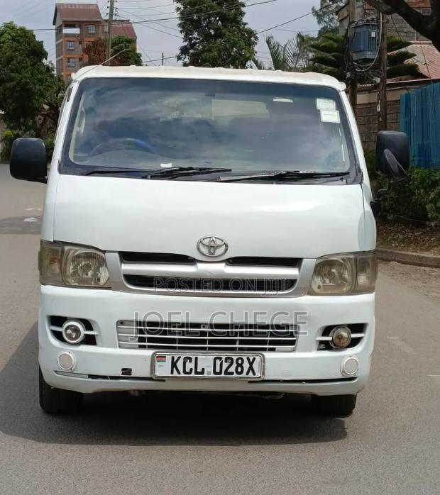 Toyota HiAce 2010 White - thumbnail 3