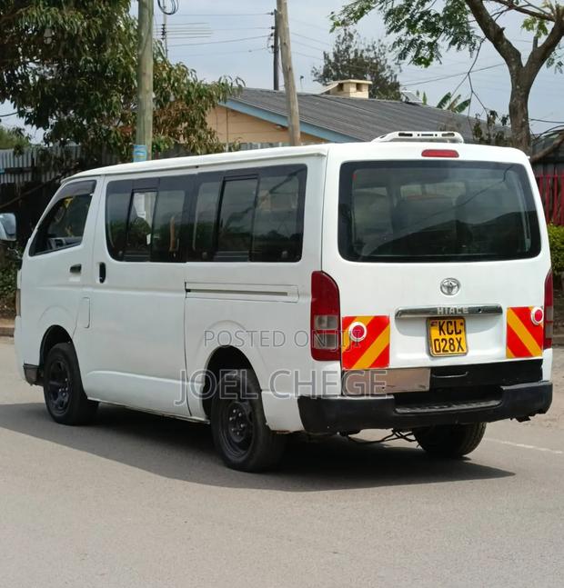 Toyota HiAce 2010 White - thumbnail 4