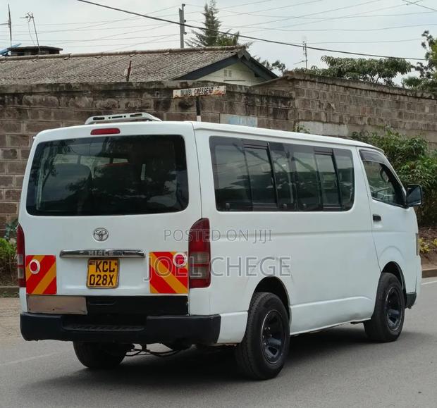 Toyota HiAce 2010 White - thumbnail 5
