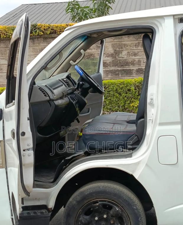 Toyota HiAce 2010 White - thumbnail 9