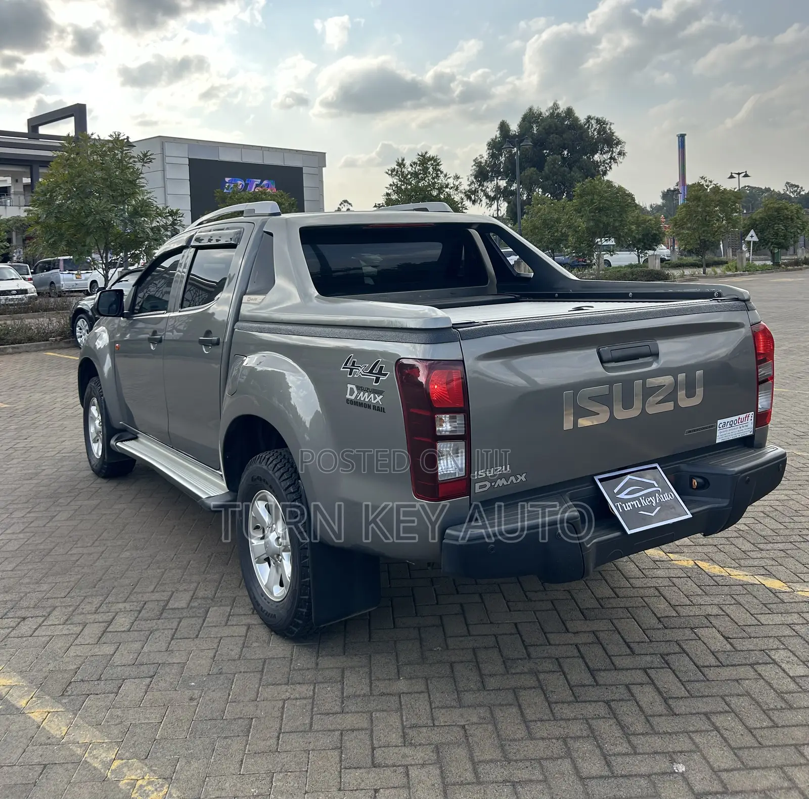 Isuzu D-MAX 2023 Gray