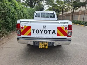 Toyota Hilux 2013 White