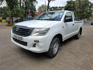 Toyota Hilux 2013 White