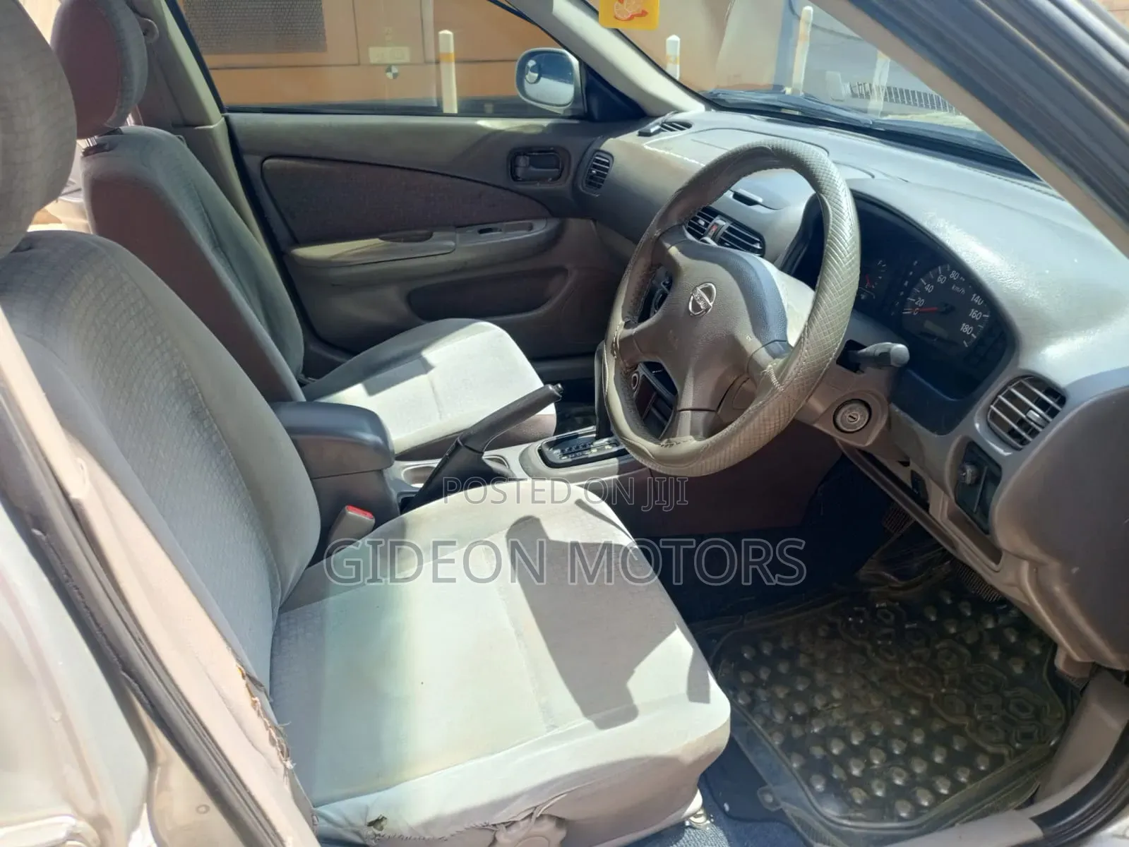 Nissan Sunny 2002 Silver