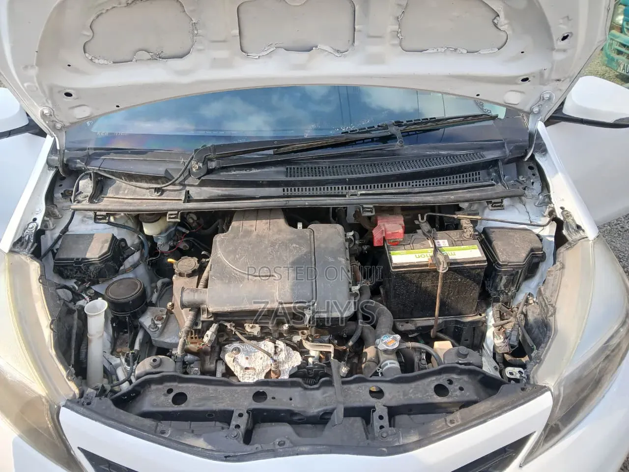 Toyota Vitz 2011 Silver