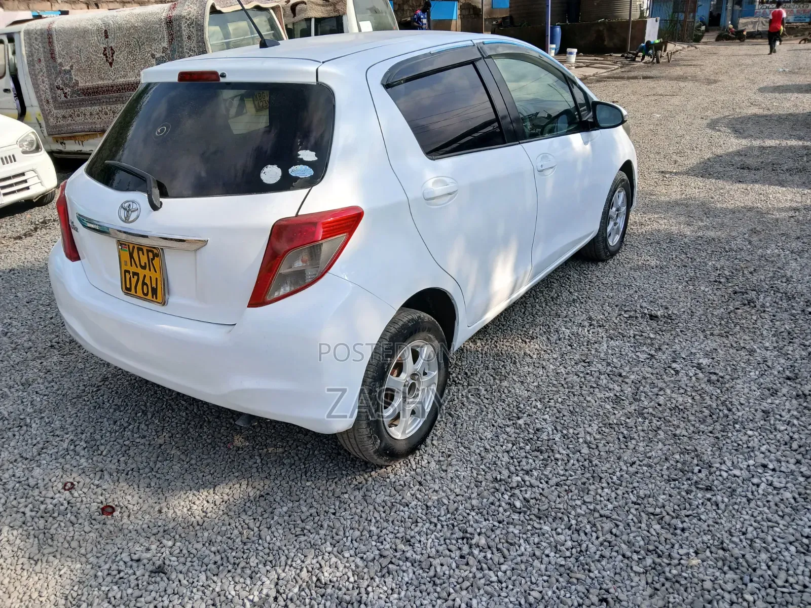 Toyota Vitz 2011 Silver
