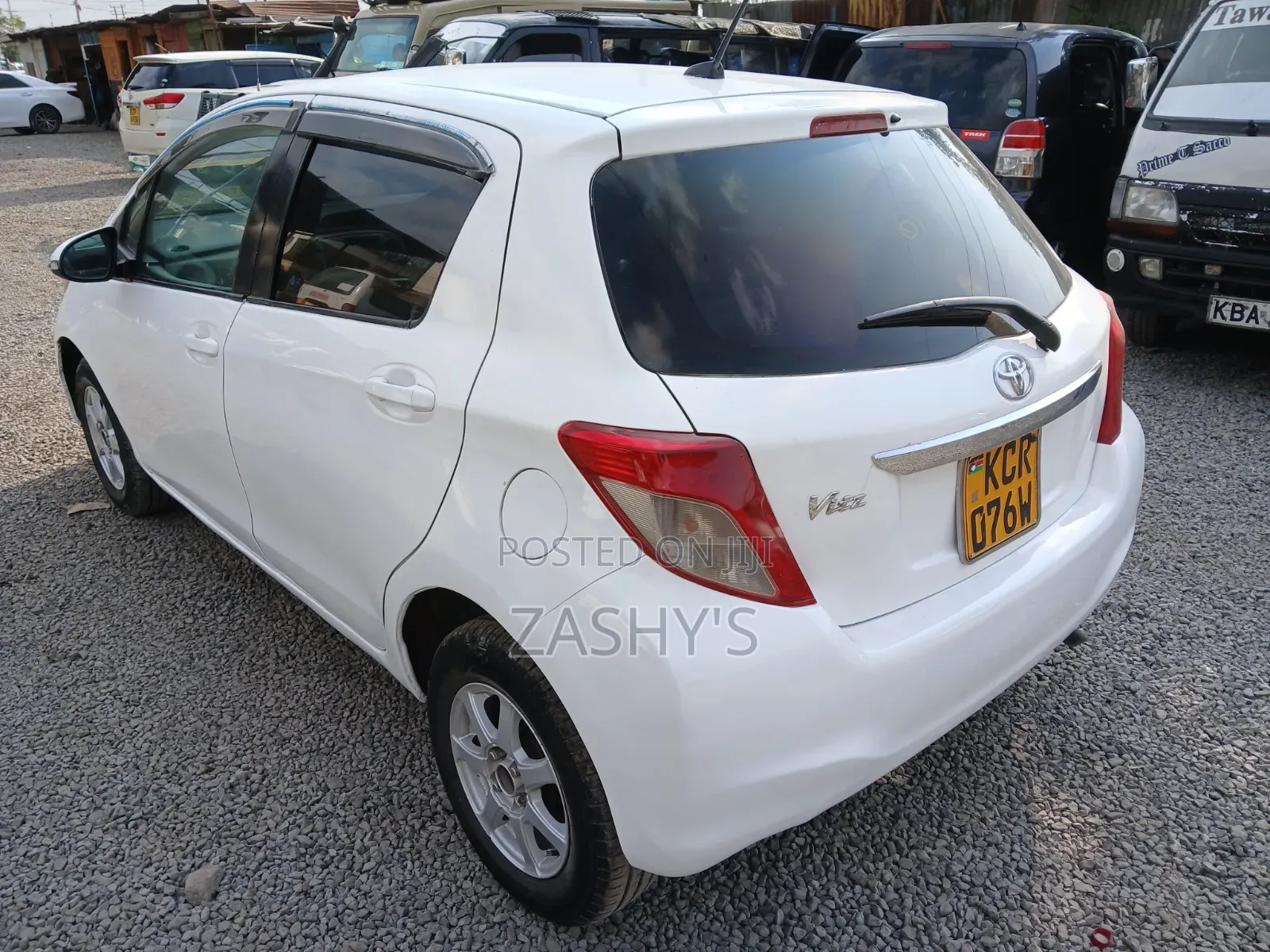 Toyota Vitz 2011 Silver