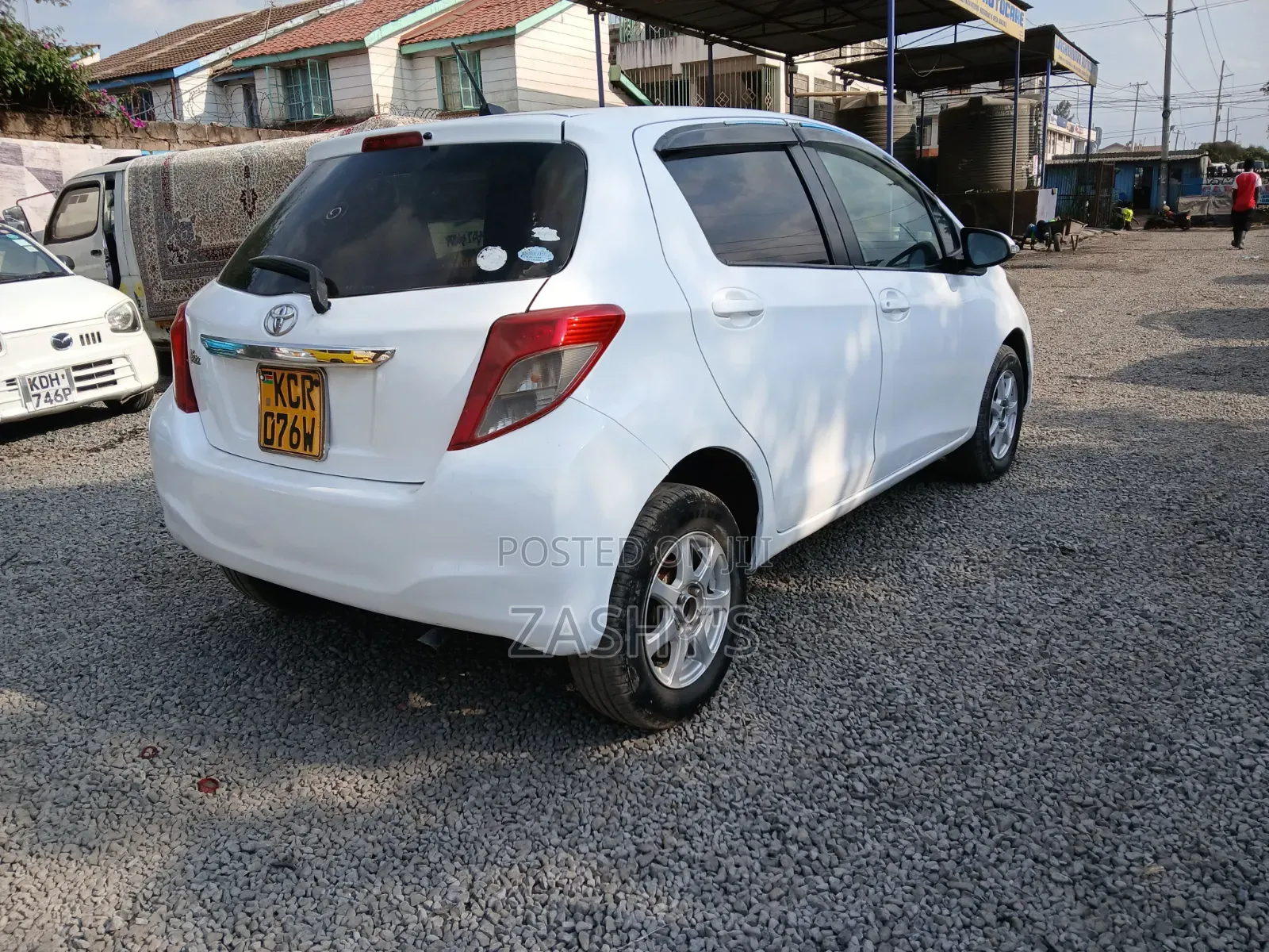 Toyota Vitz 2011 Silver
