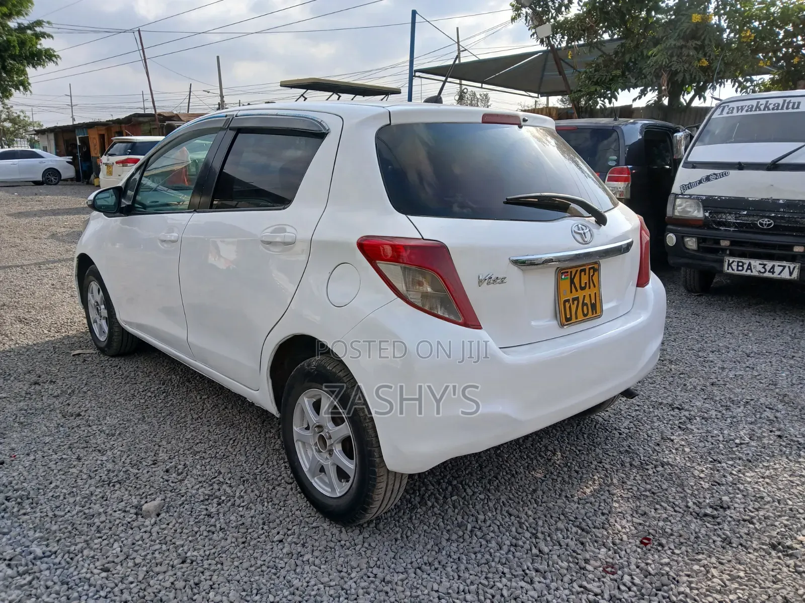 Toyota Vitz 2011 Silver