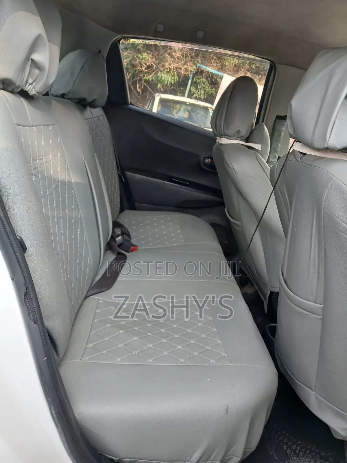 Toyota Vitz 2011 Silver