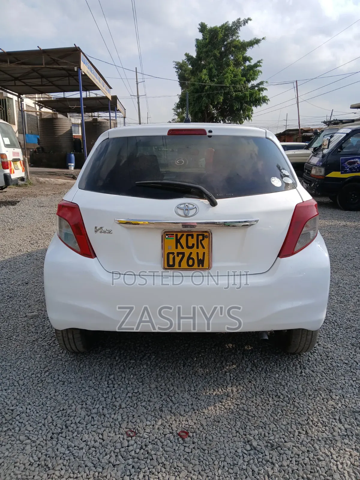 Toyota Vitz 2011 Silver