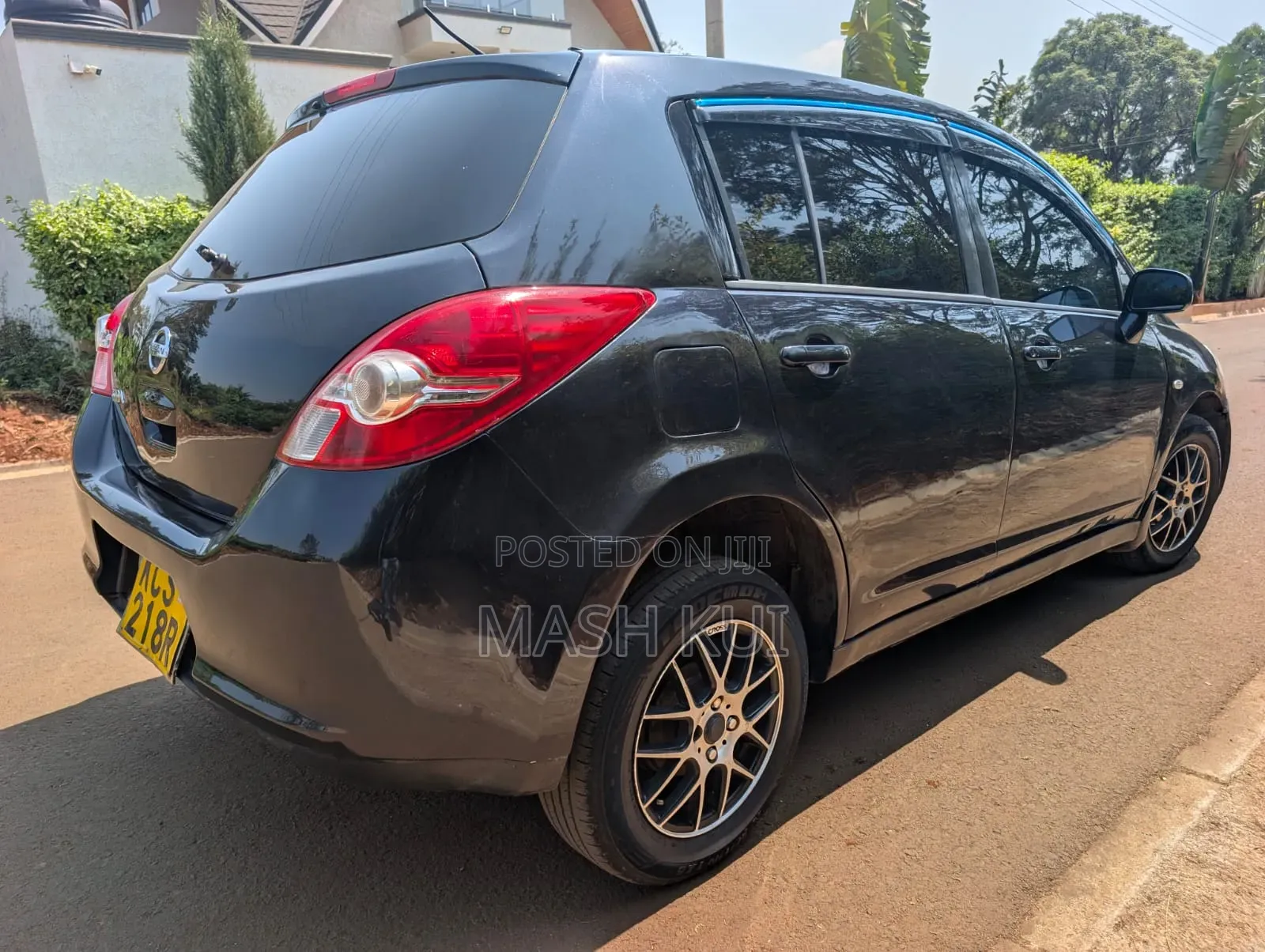 Nissan Tiida 2011 Black