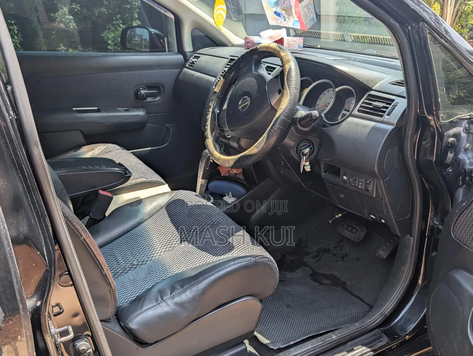 Nissan Tiida 2011 Black