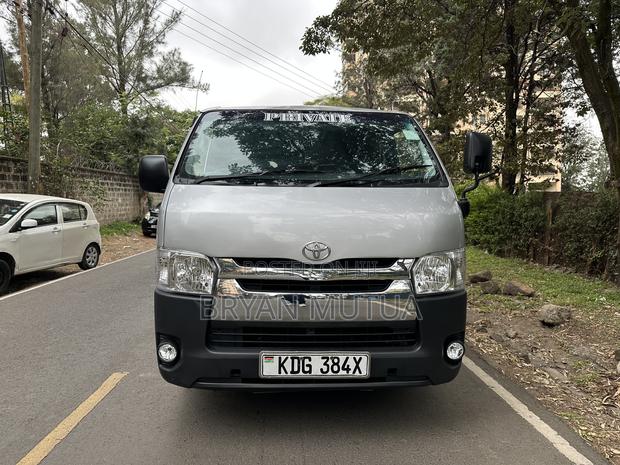 Toyota HiAce 2015 Silver
