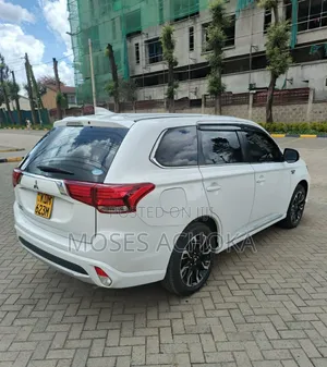 Mitsubishi Outlander 2016 White