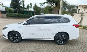 Mitsubishi Outlander 2016 White
