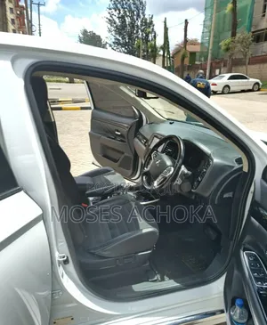 Mitsubishi Outlander 2016 White