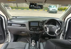 Mitsubishi Outlander 2016 White