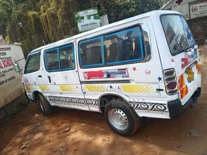 Toyota HiAce 2006 White