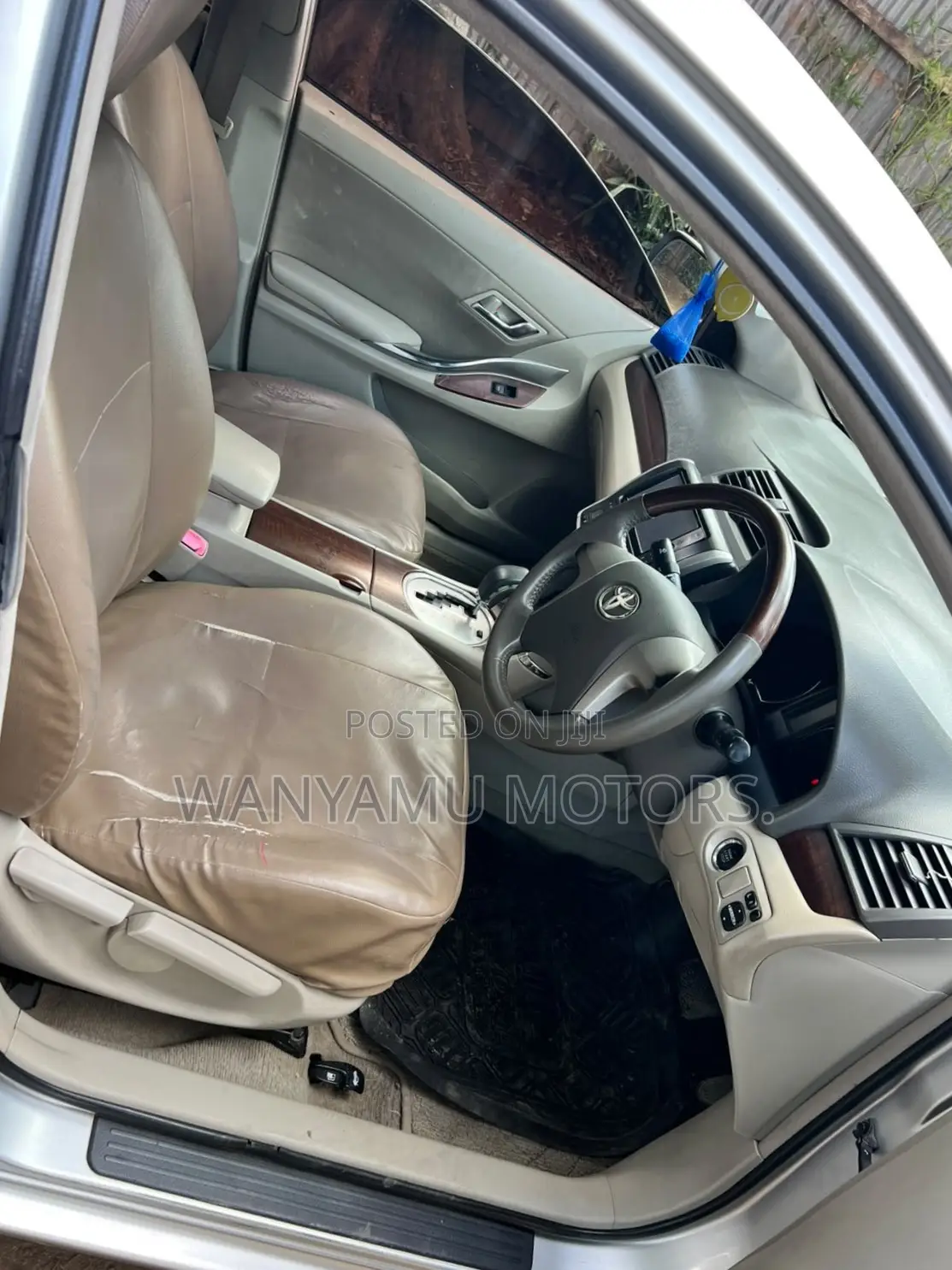 Toyota Premio 2011 Silver