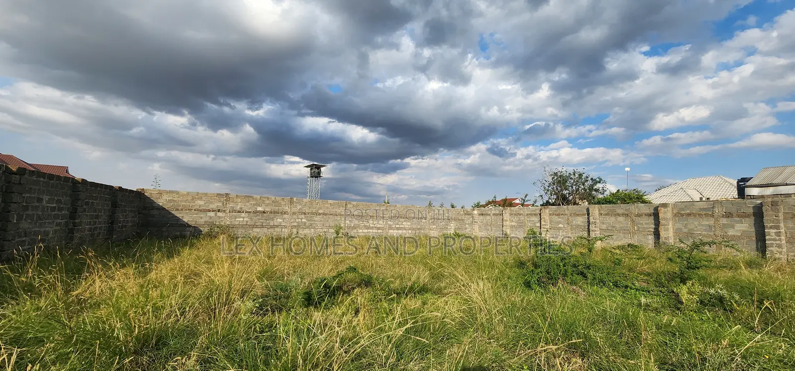 O.Rongai, Metro Perimeter Fenced Quarter Acre for KSHS 5m Neg.