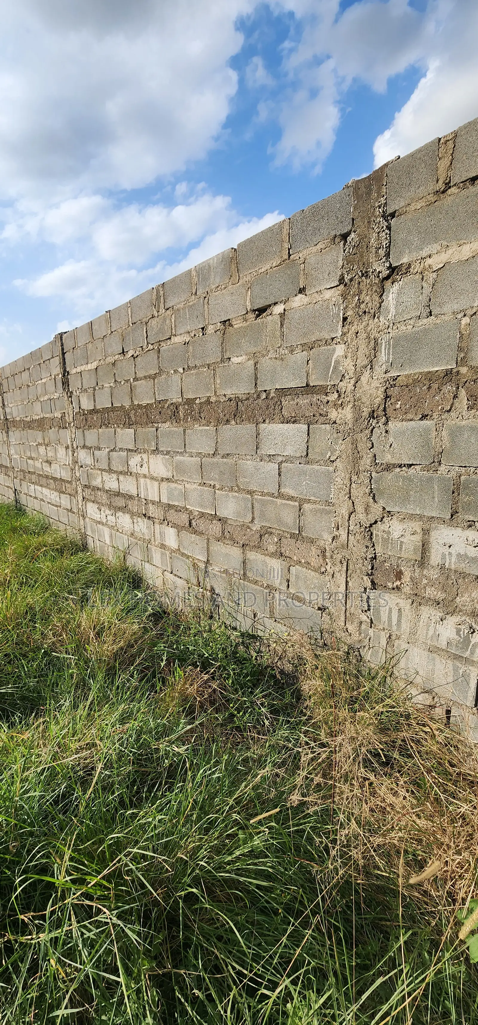 O.Rongai, Metro Perimeter Fenced Quarter Acre for KSHS 5m Neg.