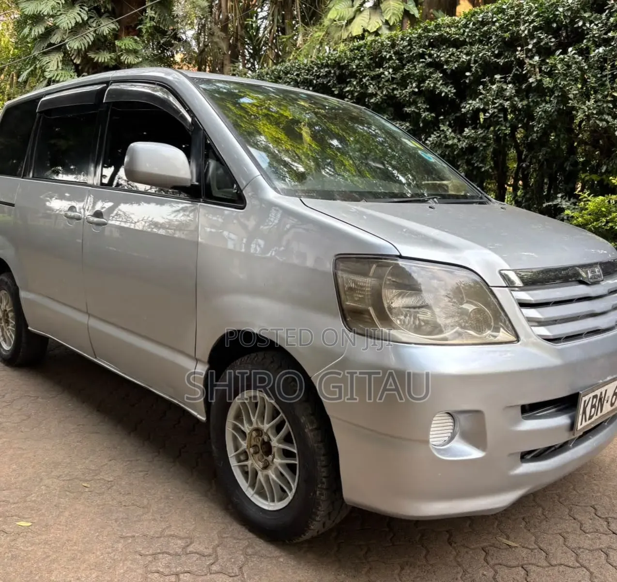 Toyota Noah 2003 Silver