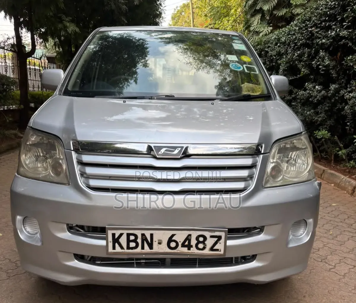 Toyota Noah 2003 Silver