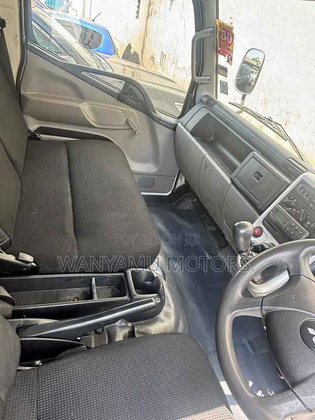 Mitsubishi Canter - thumbnail 3