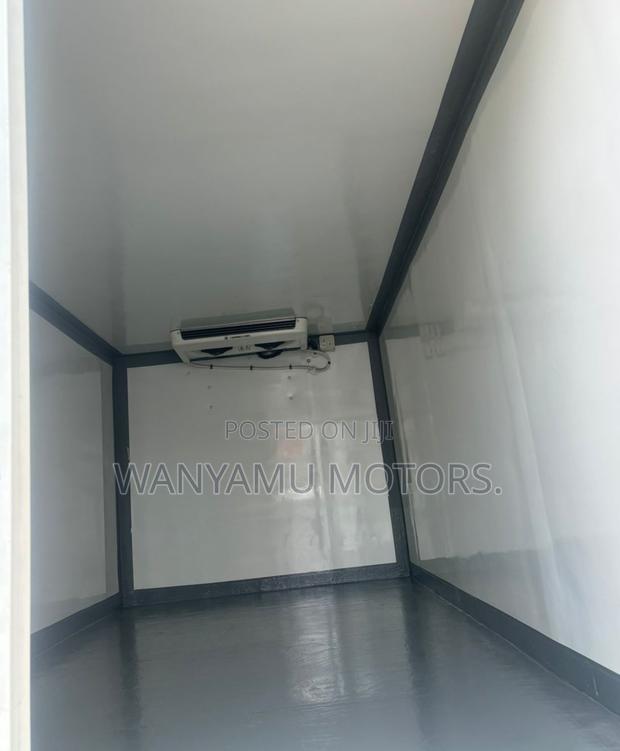 Mitsubishi Canter - thumbnail 4