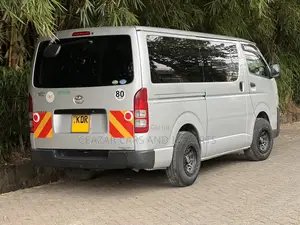 Toyota HiAce 2017 Silver