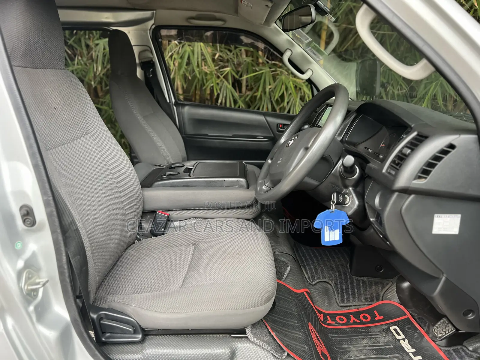 Toyota HiAce 2017 Silver