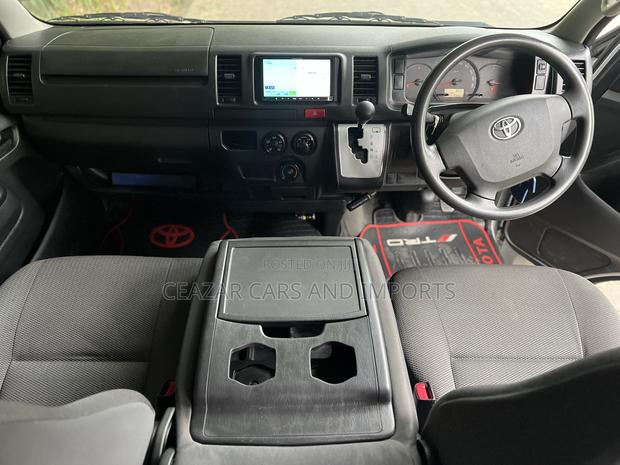 Toyota HiAce 2017 Silver - thumbnail 7